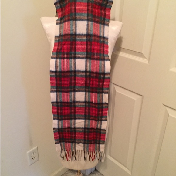 100% cashmere men’s scarf print ad item